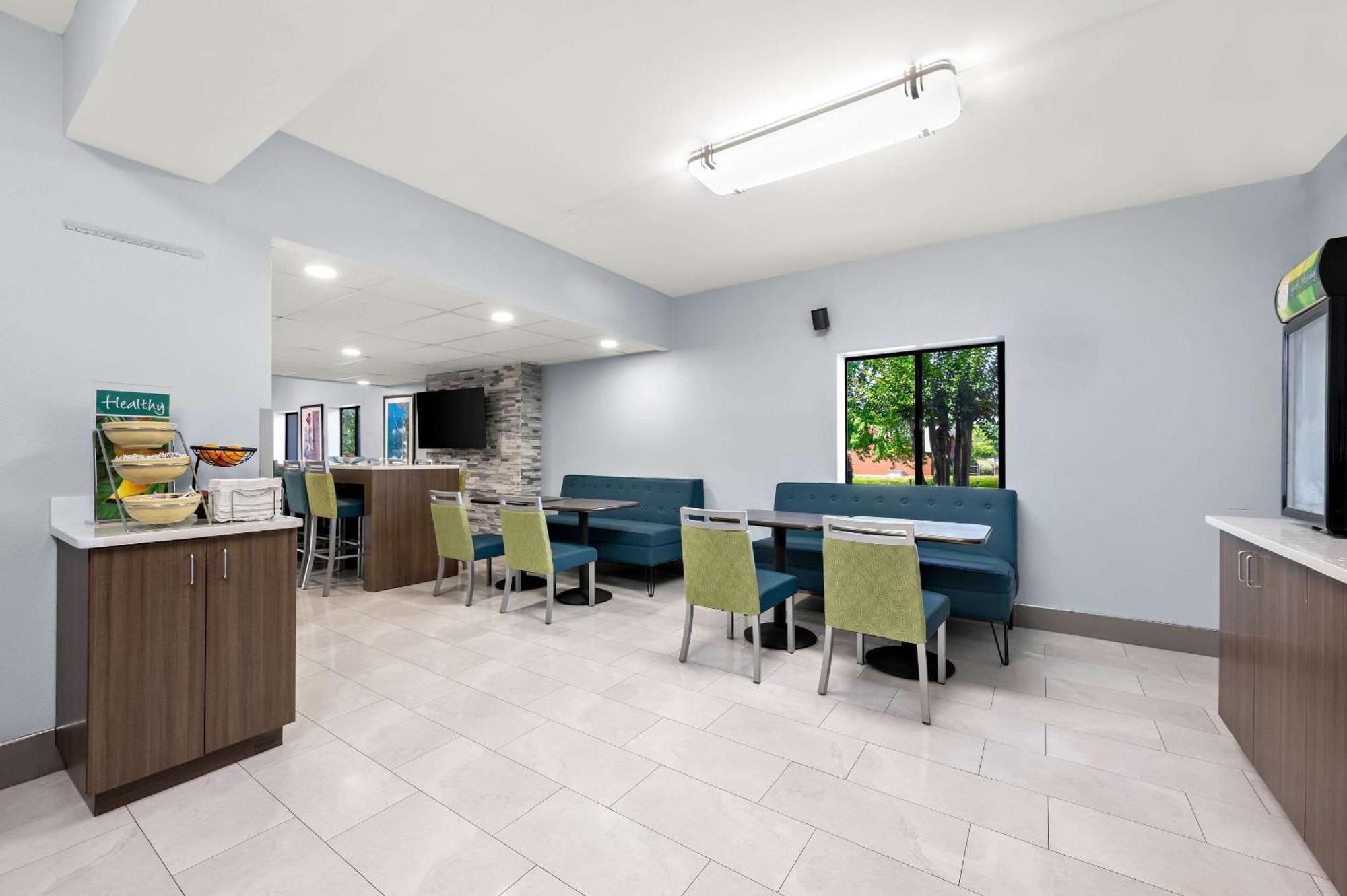 Quality Inn Pelham I-65 Exit 246 Экстерьер фото