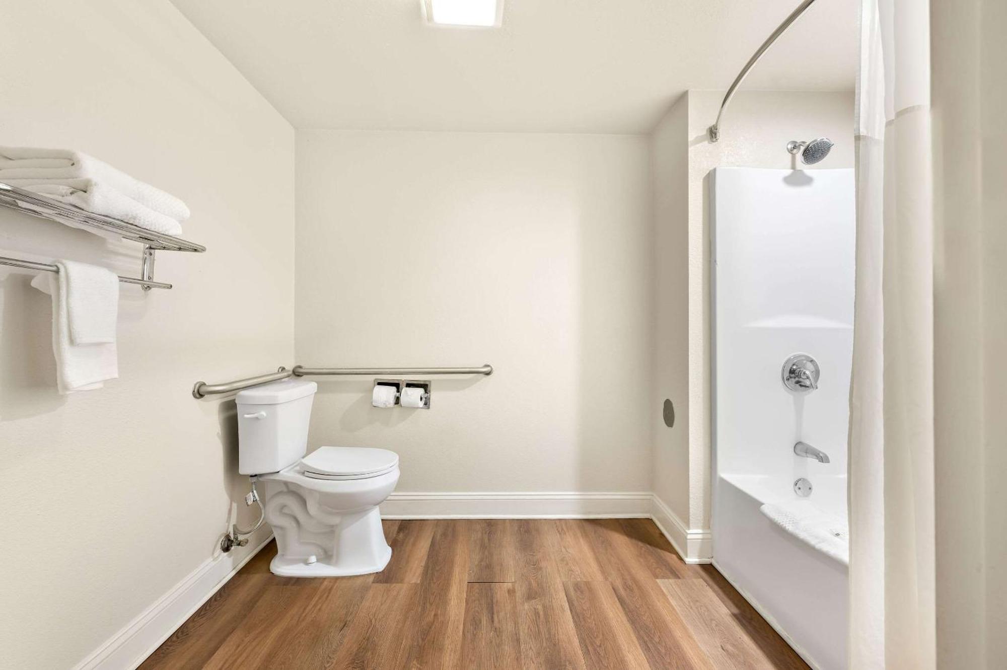 Quality Inn Pelham I-65 Exit 246 Экстерьер фото