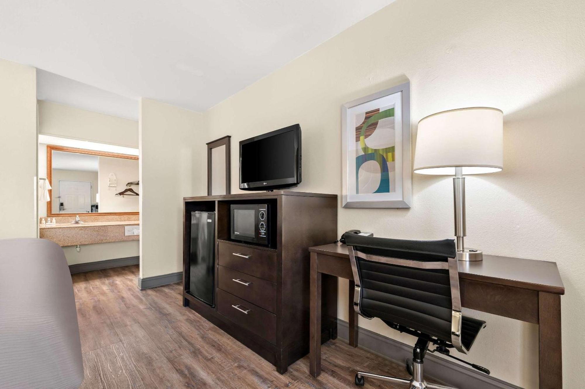 Quality Inn Pelham I-65 Exit 246 Экстерьер фото