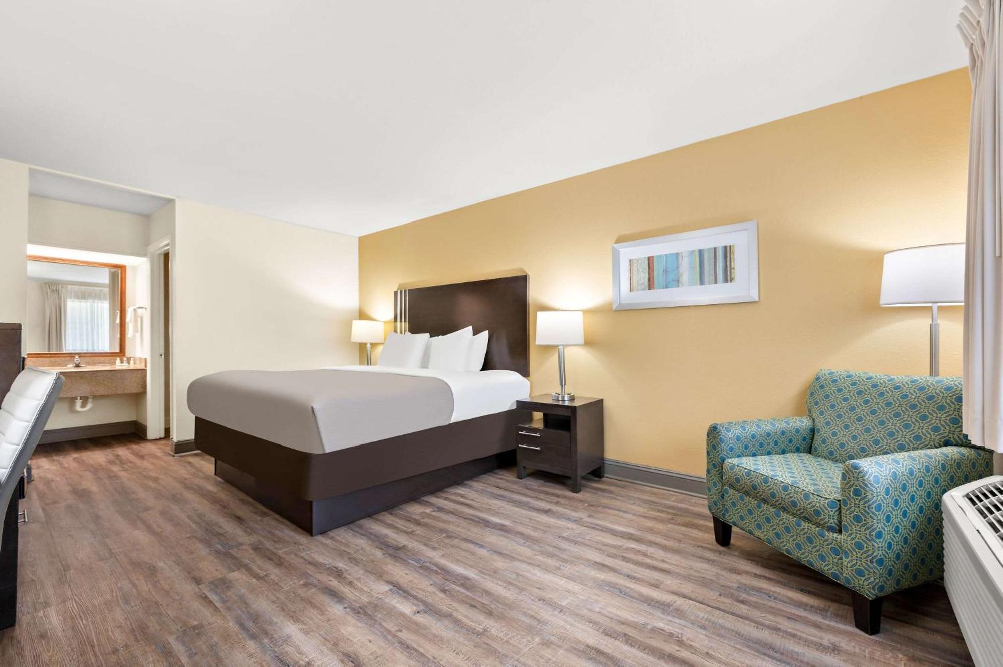 Quality Inn Pelham I-65 Exit 246 Экстерьер фото
