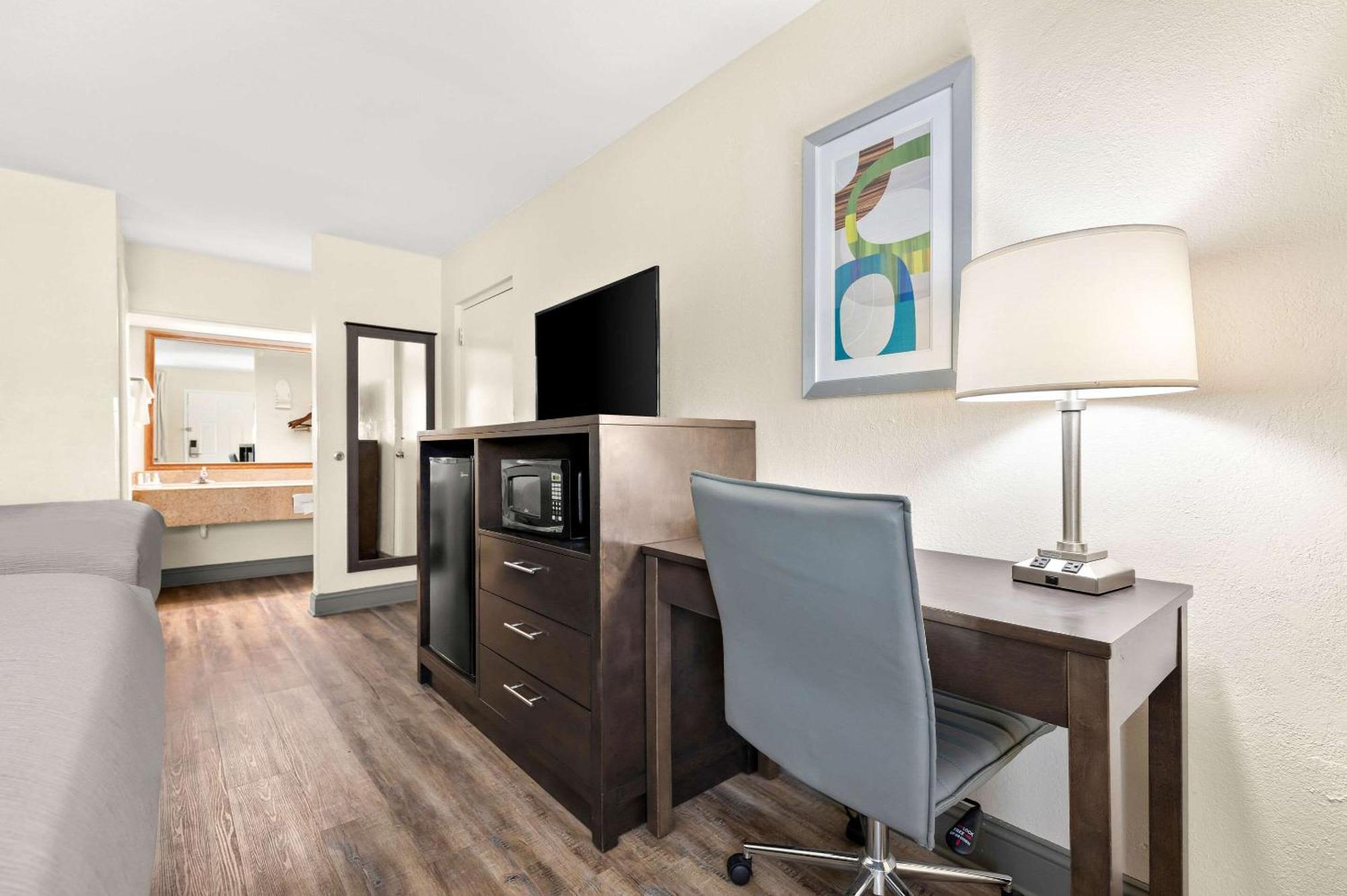 Quality Inn Pelham I-65 Exit 246 Экстерьер фото